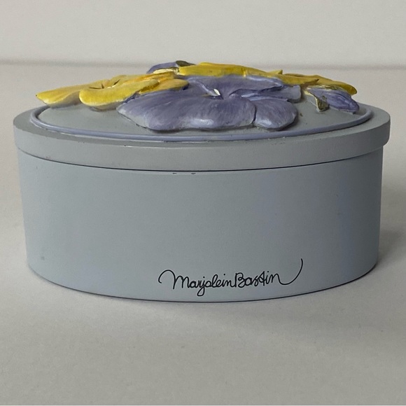 Hallmark Marjolein Bastin Nature’s Sketchbook Trinket Box Pansies Floral Oval - Picture 12 of 15